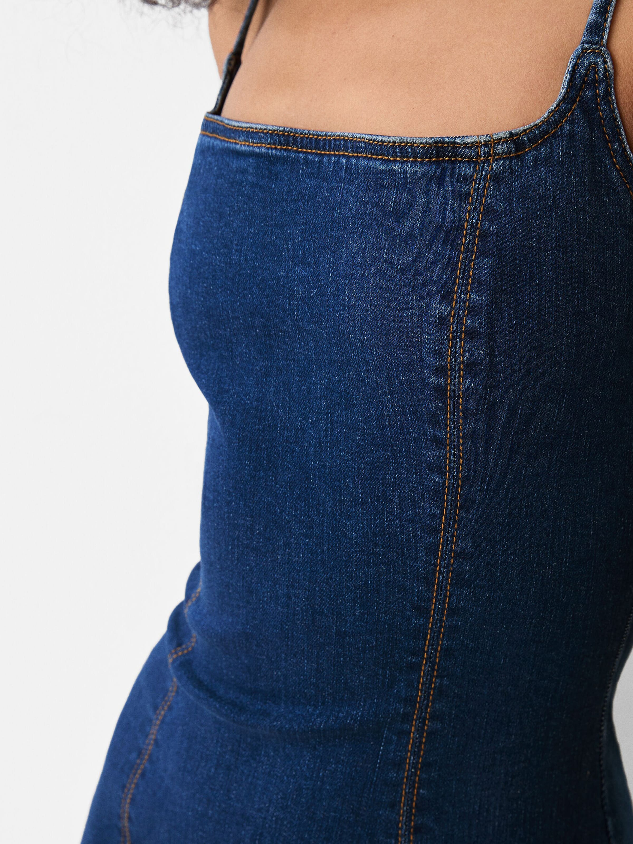 Robe Bershka en Bleu Denim ABOUT YOU