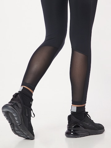 NIKE Skinny Sporthose in Schwarz