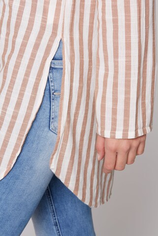 Soccx Strukturierte Longbluse mit Streifenmuster in Beige