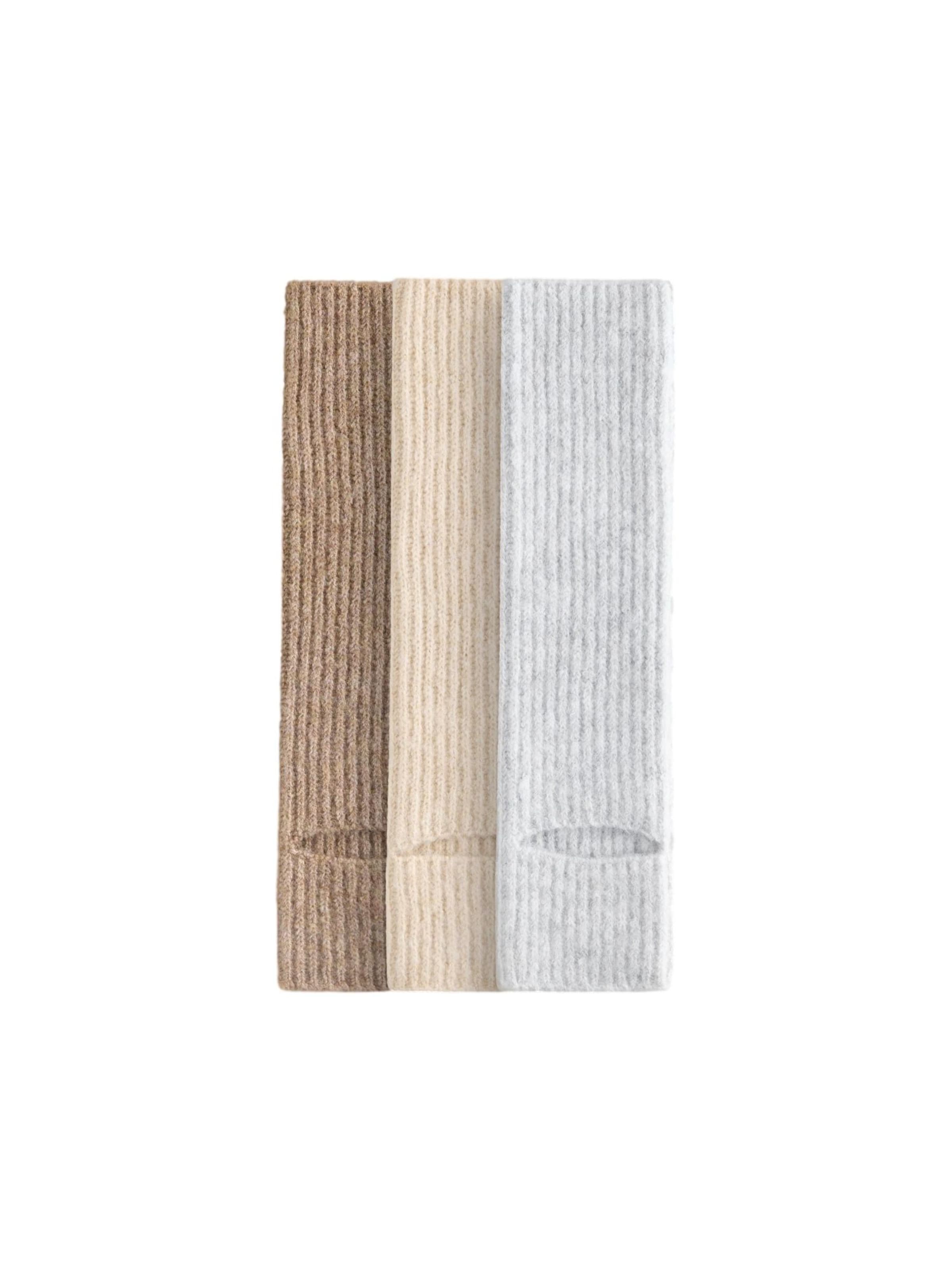 The Set Hand warmers in Beige: front