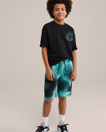 WE Fashion Regular Trousers in Green