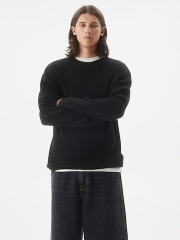 Pull&Bear Sweater in Black: front