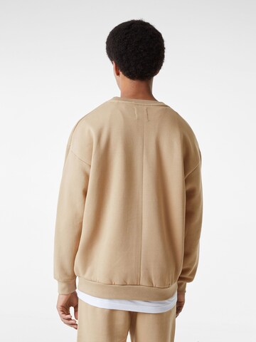 Bershka Sweatshirt in Beige