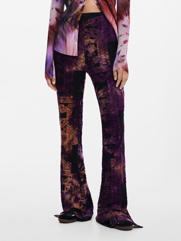 évasé Pantalon Desigual en violet : devant