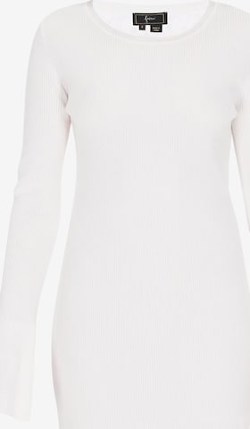 Robes en maille faina en blanc : devant