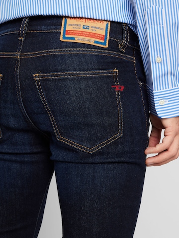 DIESEL Regular Jeans '2019 D-STRUKT' in Blauw