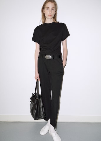 Tricou 'REBE' de la MANGO pe negru