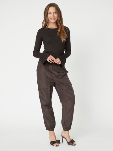 Effilé Pantalon 'Trice' co'couture en marron