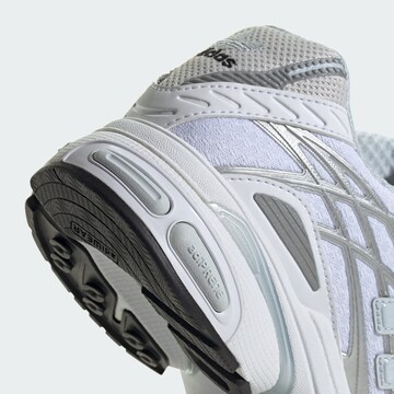 ADIDAS ORIGINALS Σνίκερ χαμηλό 'Ring Adistar Cushion 3' σε ασημί