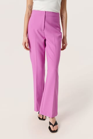SOAKED IN LUXURY Flared Pants 'Corinne' in Pink: front
