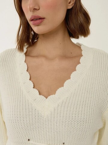 Hiccup - Pullover em branco