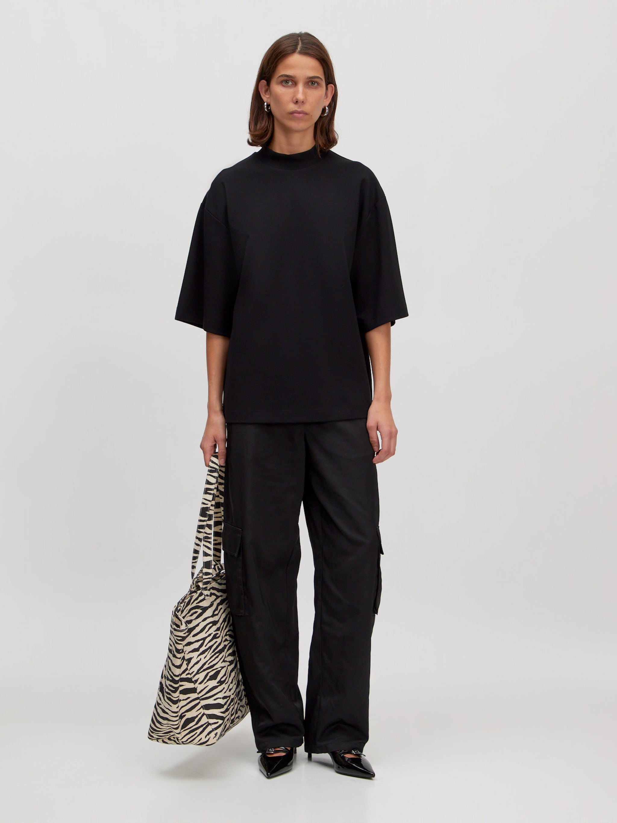 EDITED Producten Shirt 'Gunda' Zwart