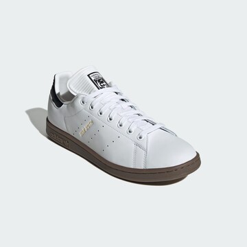 ADIDAS ORIGINALS Низкие кроссовки 'Stan Smith' в Белый