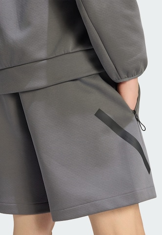 Loosefit Pantalon de sport 'Z.N.E.' ADIDAS SPORTSWEAR en gris