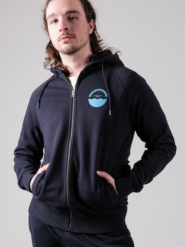 FANTASTIC REALITY STUDIOS Sweatshirt 'WELCOME ZIP-UP HOODIE - Bio-Baumwolle' in Blue