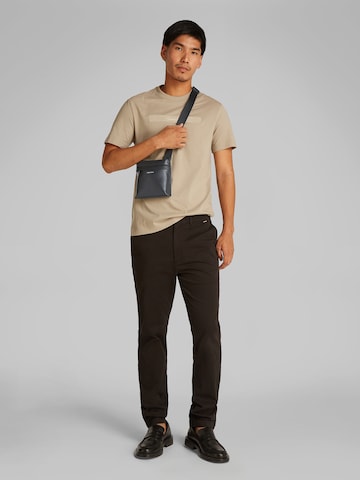 Calvin Klein Τσάντα ώμου 'MUST' σε μαύρο