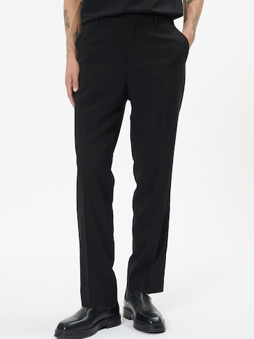 Matinique - regular Pantalón de pinzas 'Wesley' en negro: frente