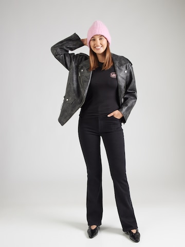 Lee Paita värissä musta