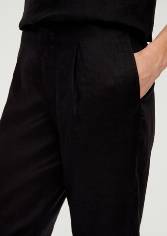 s.Oliver Tapered Pleated Pants in Black