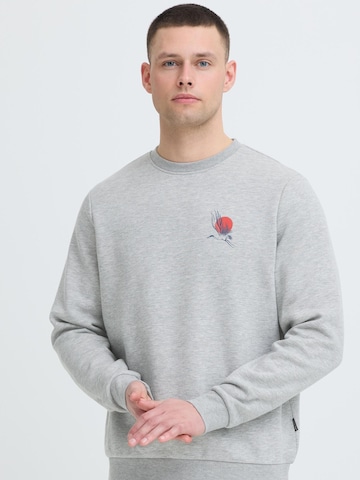 BLEND Sweater ' BHJapa Backprint ' in Grau: Vorderseite