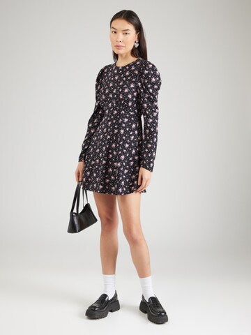 Rochie de la Miss Selfridge pe negru: față