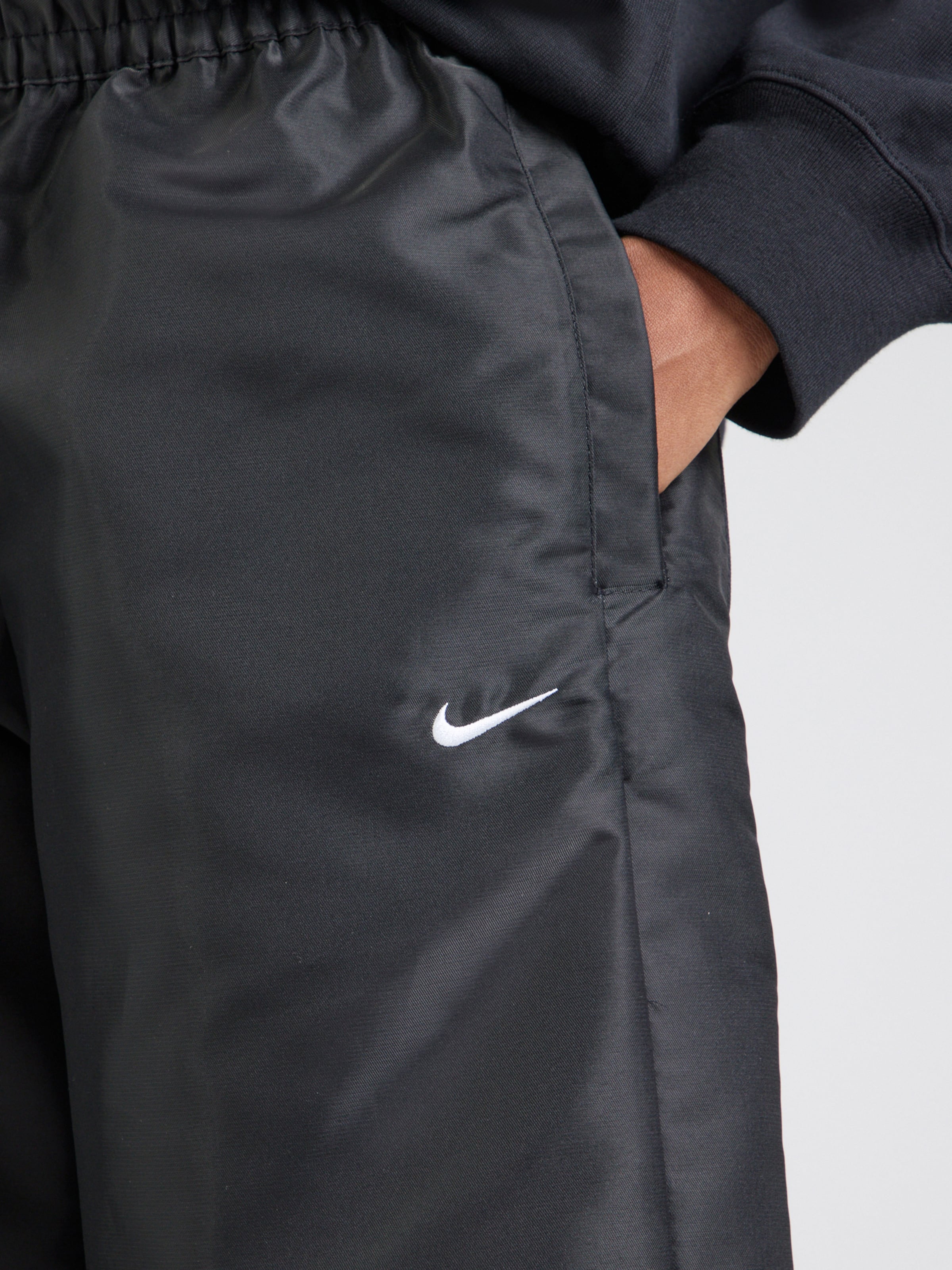 black nike windbreaker pants
