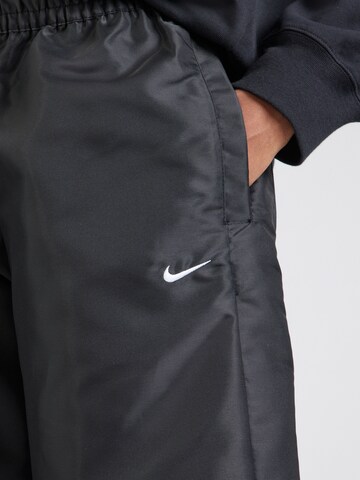 Nike Sportswear Широки крачоли Панталон 'Windrunner' в черно