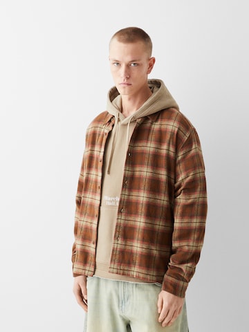 Veste mi-saison Bershka en marron : devant