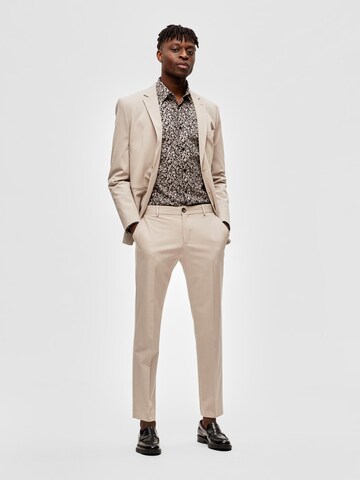 Coupe slim Pantalon à plis 'Liam' SELECTED HOMME en beige