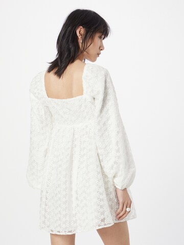 Robe NA-KD en blanc