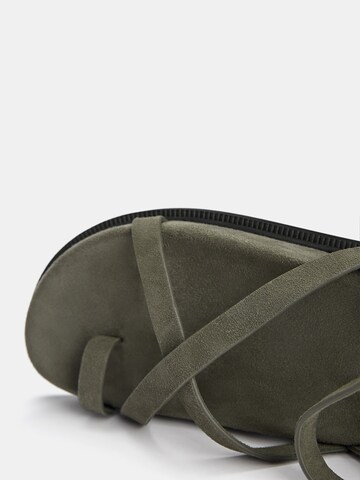 Pull&Bear Sandale in Grün