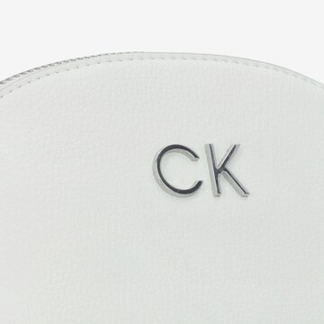 Regular Sac à bandoulière 'Daily' Calvin Klein en blanc