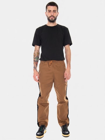 Baggy Pantaloni 'Fordson Contrast Pant Hamilton Brown / Black Rigid' di Carhartt WIP in marrone: frontale