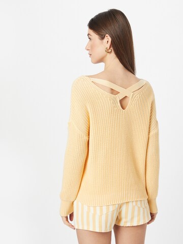 ABOUT YOU Sweater 'Liliana' in Yellow