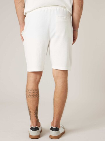 Regular Pantalon 'Tovin' Deeluxe en blanc