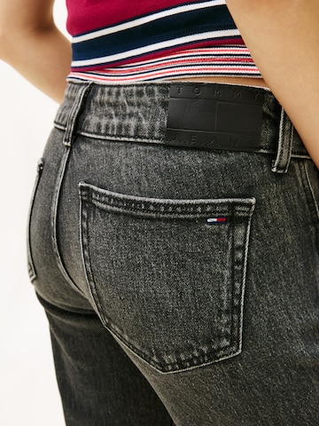 Tommy Jeans - Bootcut Vaquero 'SIA' en negro