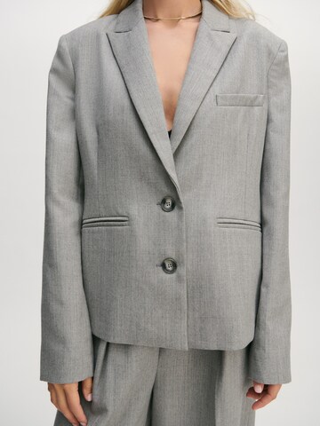 ABOUT YOU x Marie von Behrens Blazer 'Caya' in Grau