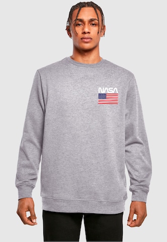 Merchcode Sweatshirt 'NASA - Stars And Stripes' in Grijs: voorkant