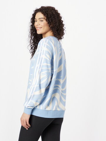 ADIDAS ORIGINALS Sweatshirt 'Abstract Allover Animal Print' in Blau