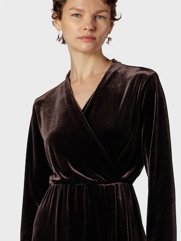 NAULOVER - Vestido ' ' em castanho: frente