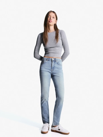 Bershka Regular Farkut värissä sininen