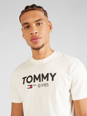 Tommy Jeans Μπλουζάκι 'ESSENTIAL' σε λευκό