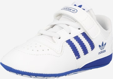 ADIDAS ORIGINALS Сникърси 'Forum Low' в бяло: отпред