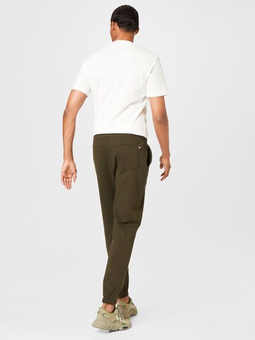 Tapered Pantaloni di FARAH in verde