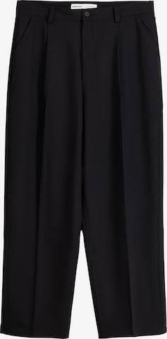 Loosefit Pantaloni con pieghe di Bershka in nero: frontale