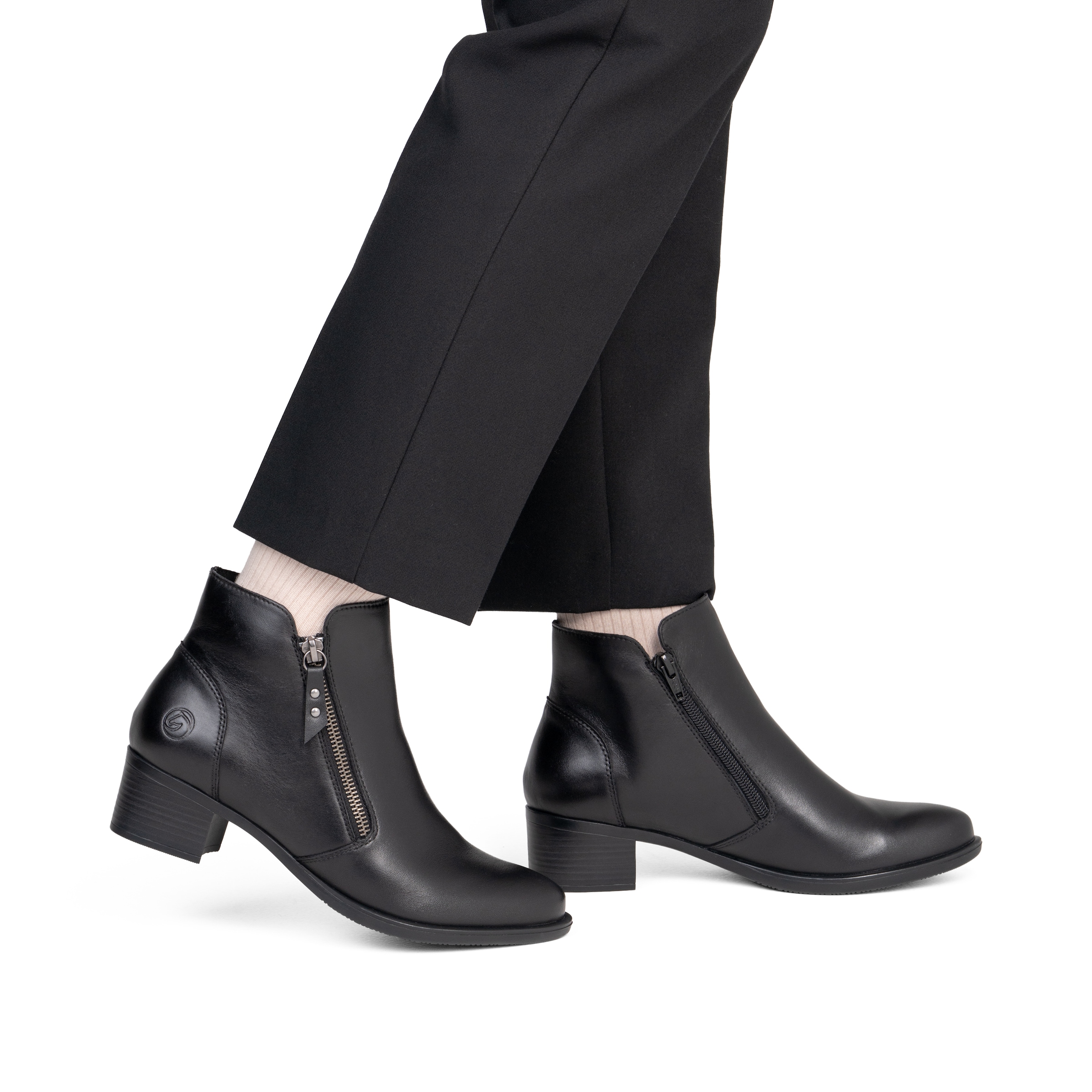 Bottines REMONTE en noir : devant