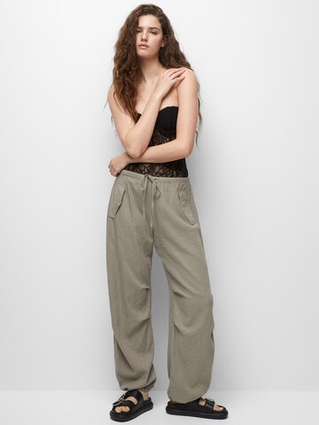 Pull&Bear Wide leg Trousers in Grey: front