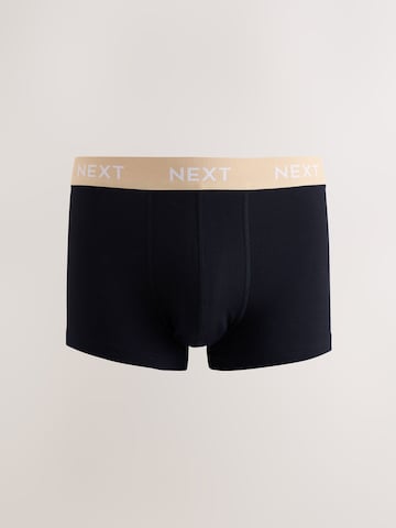 Boxeri de la Next pe negru