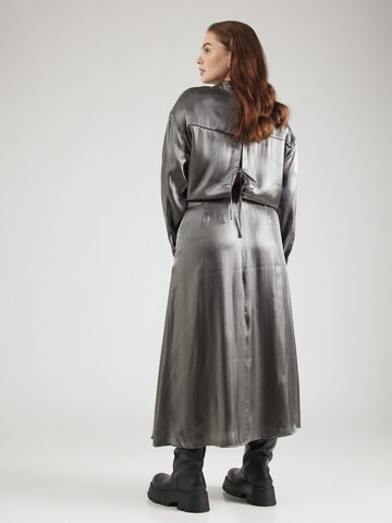 Gonna 'PCROLA' di PIECES Curve in grigio