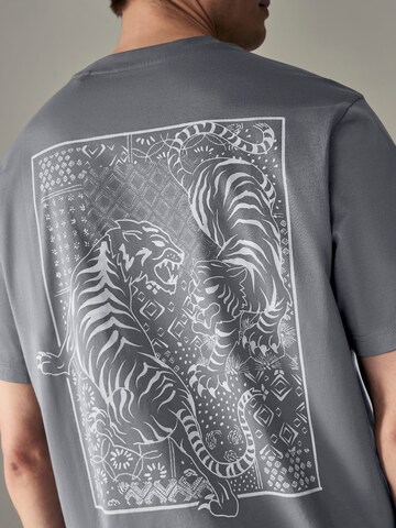 Next T-Shirt in Grau